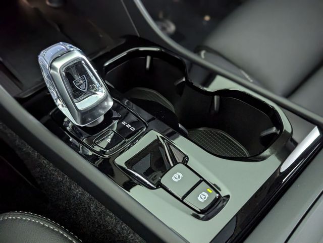 2026 Volvo XC40 Plus - Photo 11