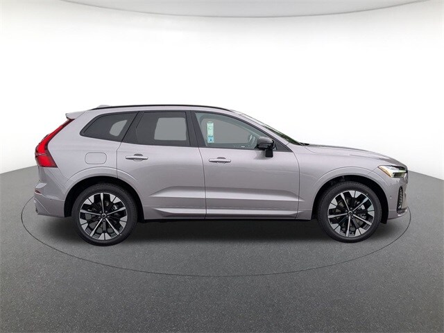 2026 Volvo XC60 B5 photo 4