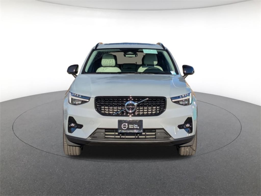 New 2026 Volvo XC40 B5 Ultra SUV