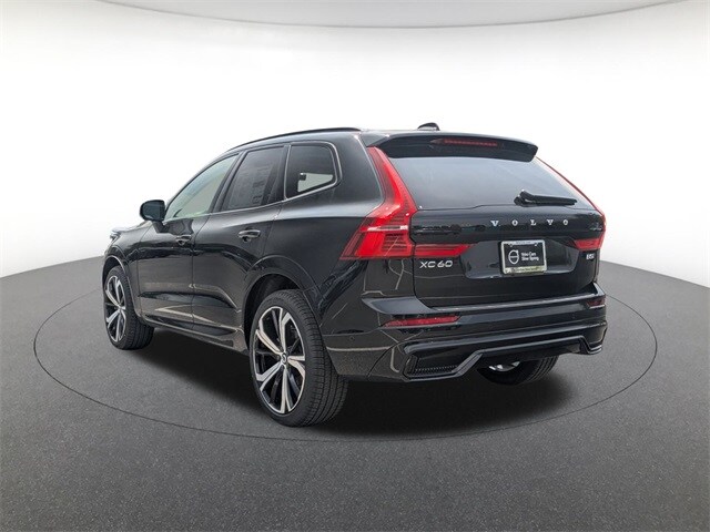 2025 Volvo XC60 B5 photo 3