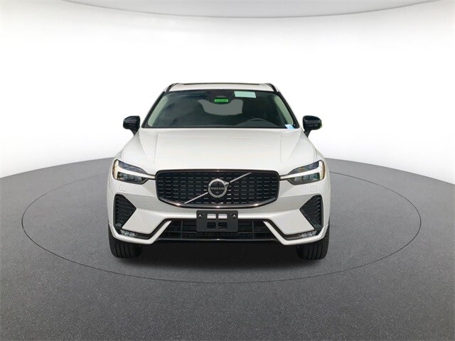 2025 Volvo XC60 B5 Plus photo 2