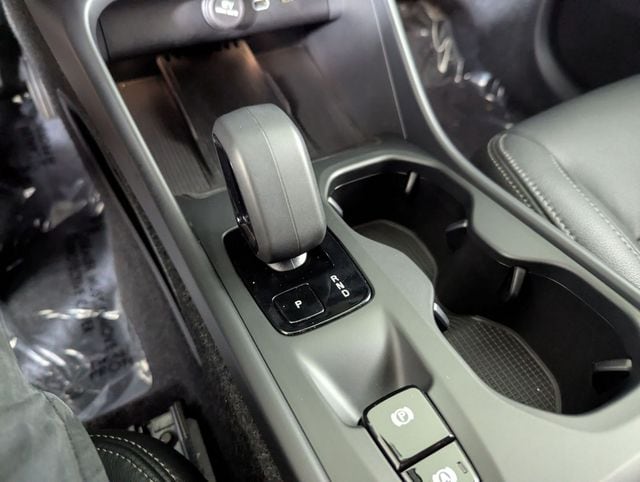 2025 Volvo XC40 Core - Photo 12