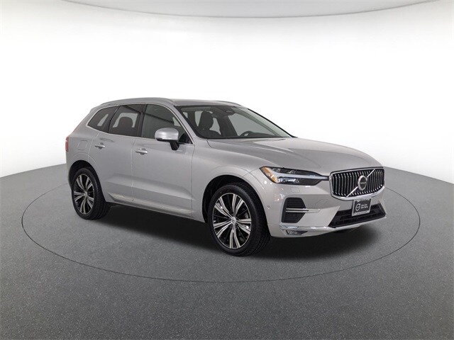 2023 Volvo XC60 B5 Plus photo 3