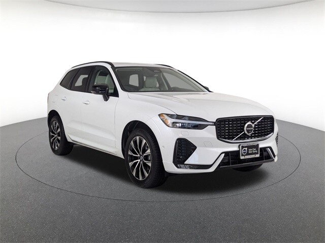 2025 Volvo XC60 B5 Plus photo 3