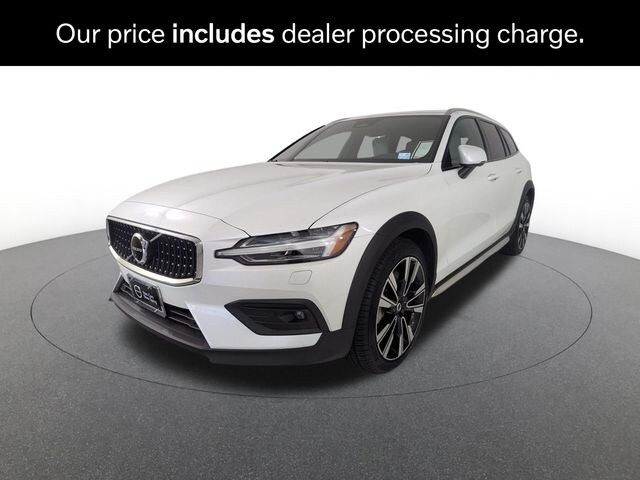 2025 Volvo V60 Cross Country B5 Ultra Wagon