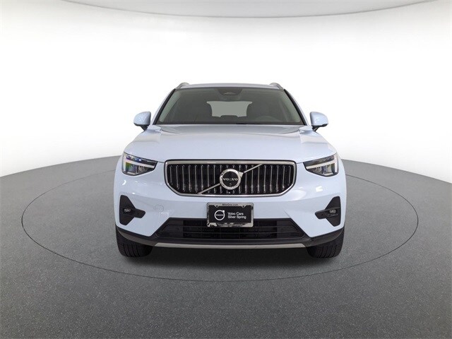 2025 Volvo XC40 Plus photo 2