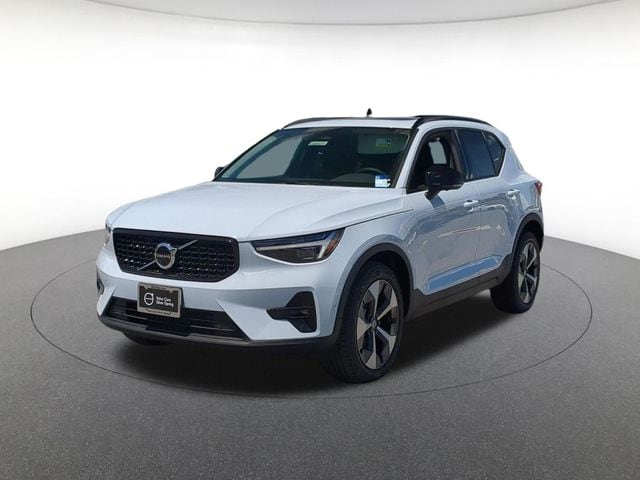 2026 Volvo XC40 B5 Plus Dark AWD's photo