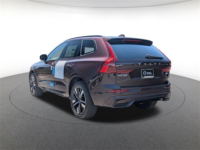 2026 Volvo XC60 B5 Core photo 3
