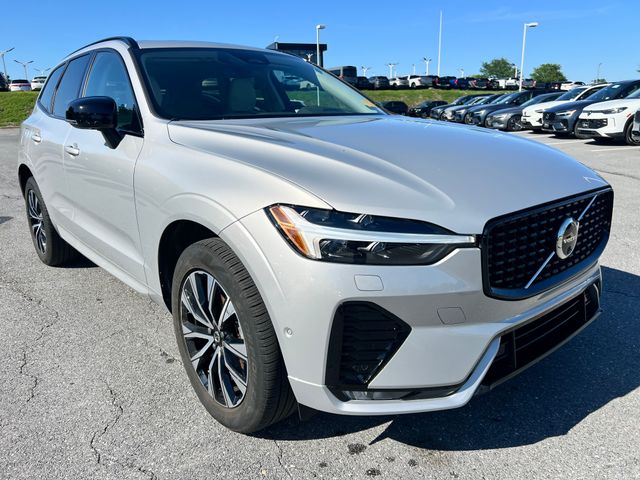 2024 Volvo XC60 B5 Plus Dark Theme AWD's photo
