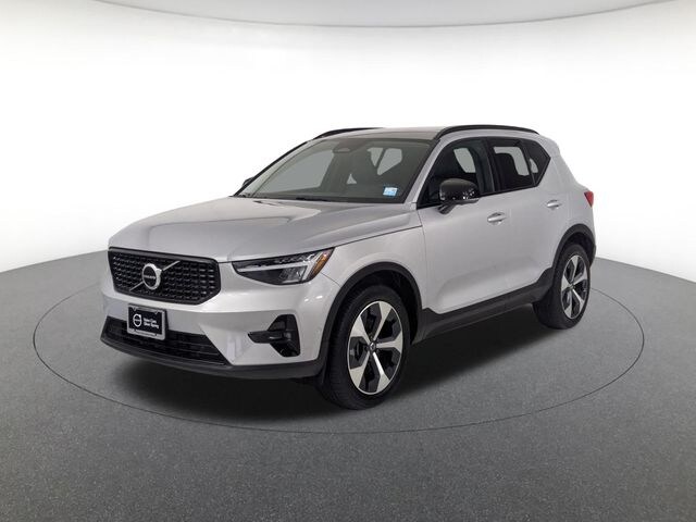 2023 Volvo XC40 B5 AWD Plus Dark SUV