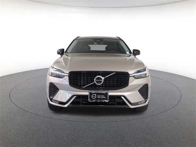 2023 Volvo XC60 B5 Plus photo 2