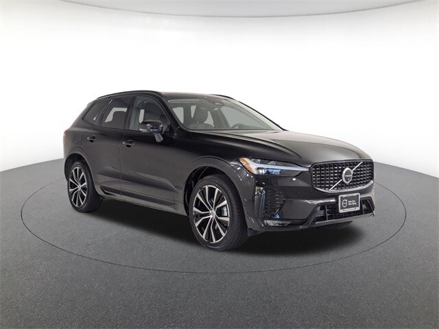 2025 Volvo XC60 Plus photo 2