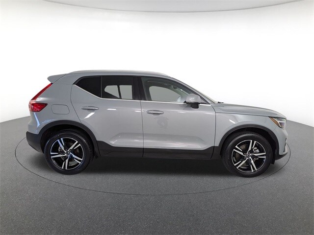 2025 Volvo XC40 Core photo 4