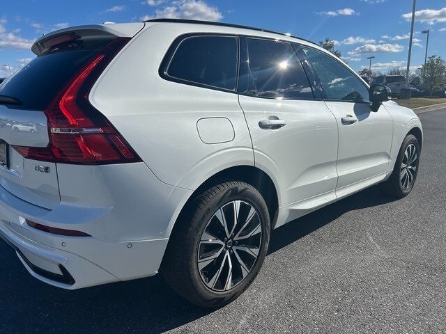 2025 Volvo XC60 B5 Plus photo 4