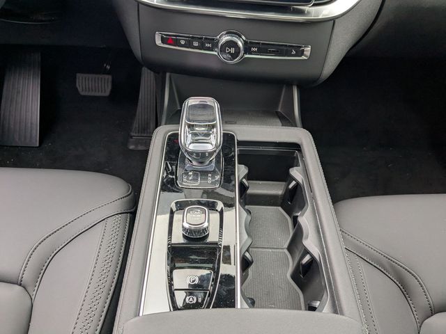 2026 Volvo XC90 Plus - Photo 13