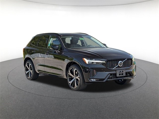 2025 Volvo XC60 B5 photo 3
