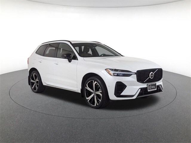 2023 Volvo XC60 Recharge Hybrid Ultimate photo 3