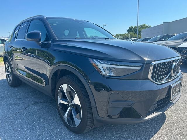 2025 Volvo XC40 B5 Core Bright AWD's photo