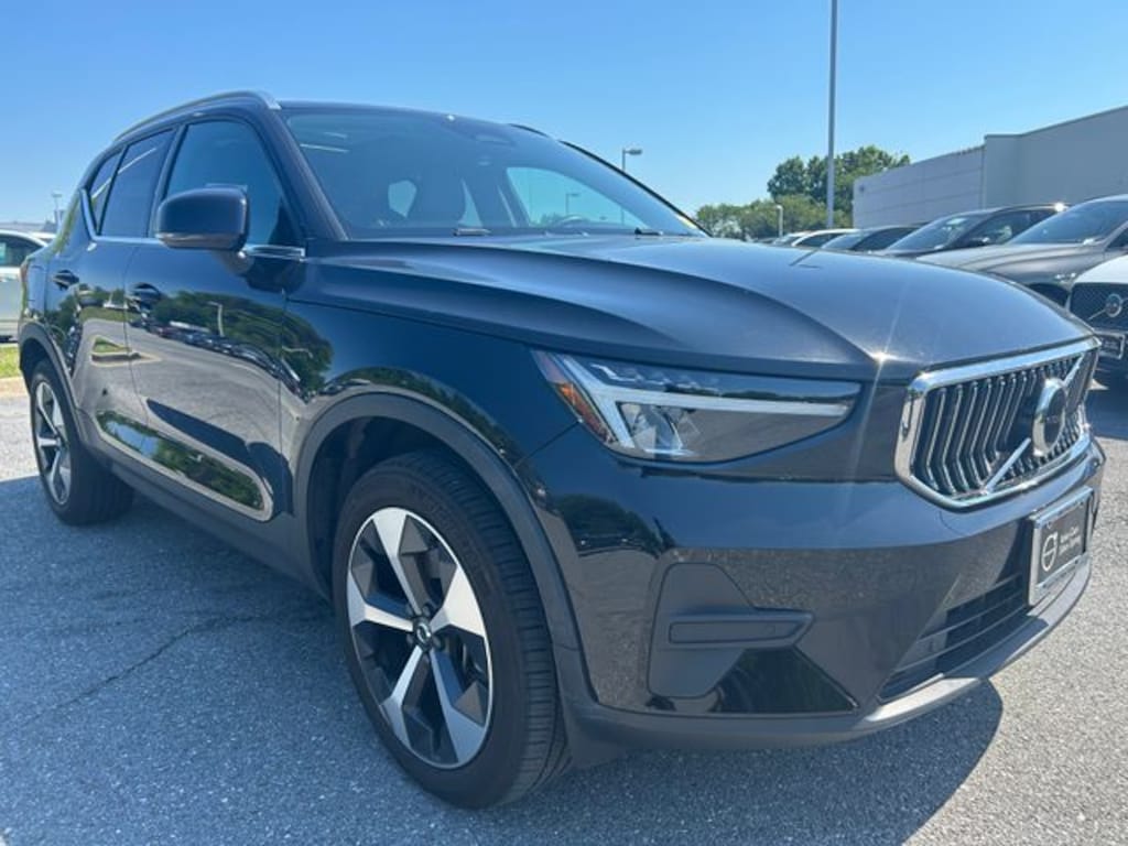 Used 2025 Volvo XC40 B5 Core Bright Theme SUV