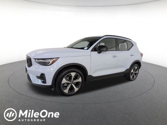 2026 Volvo XC40 B5 Plus Dark AWD's photo