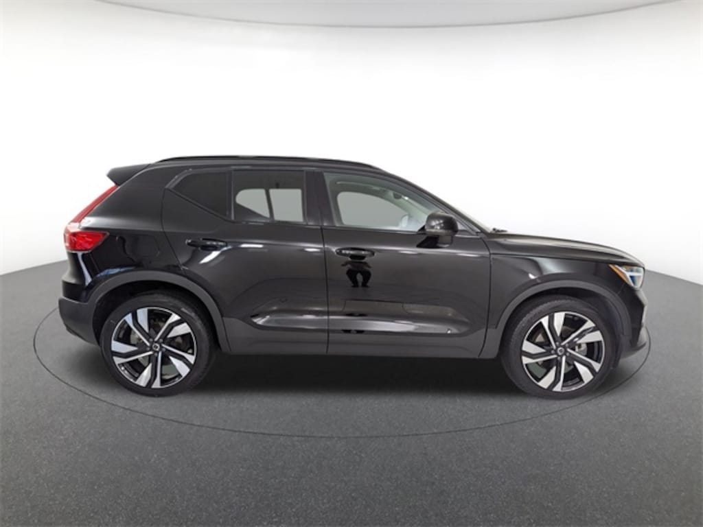 Certified 2024 Volvo XC40 B5 Plus Dark SUV