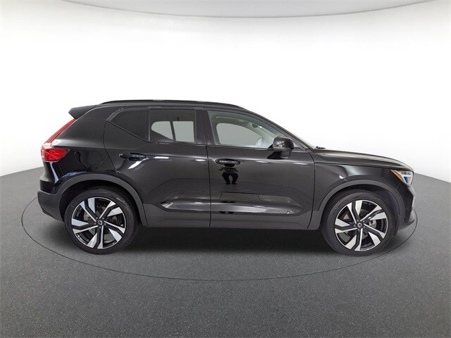 2024 Volvo XC40 Plus photo 3