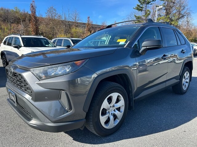 2020 Toyota RAV4 LE photo 2