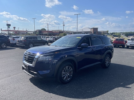 2025 Nissan Pathfinder SV