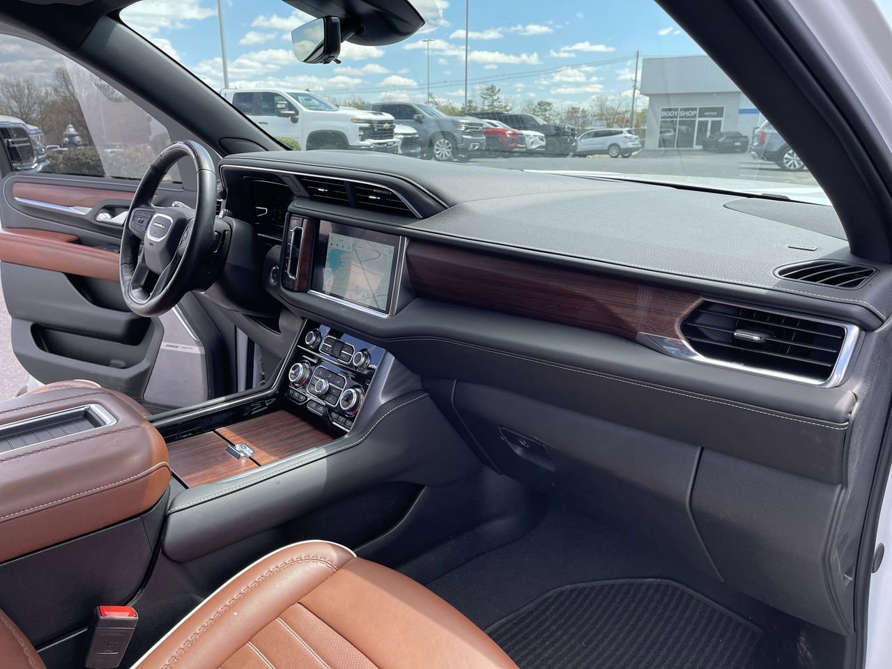2024 GMC Yukon Denali Ultimate - Photo 30