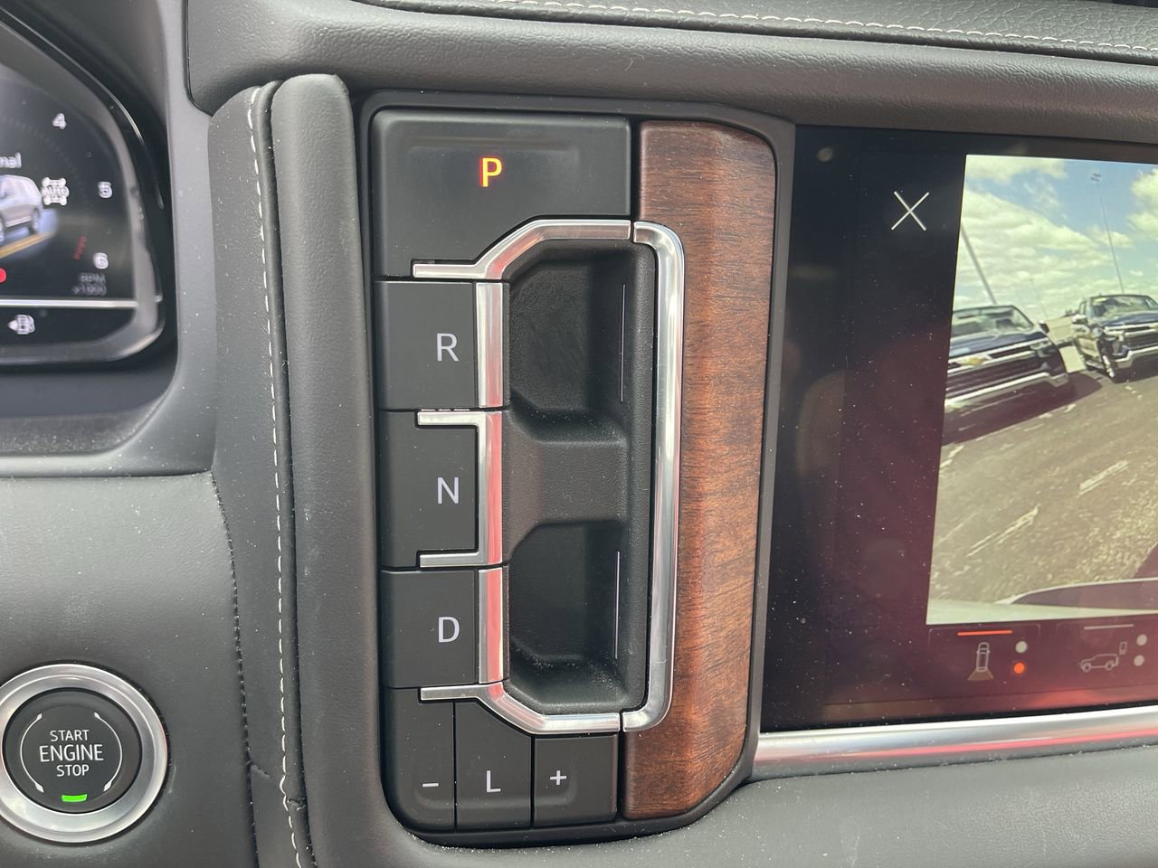 2024 GMC Yukon Denali Ultimate - Photo 16