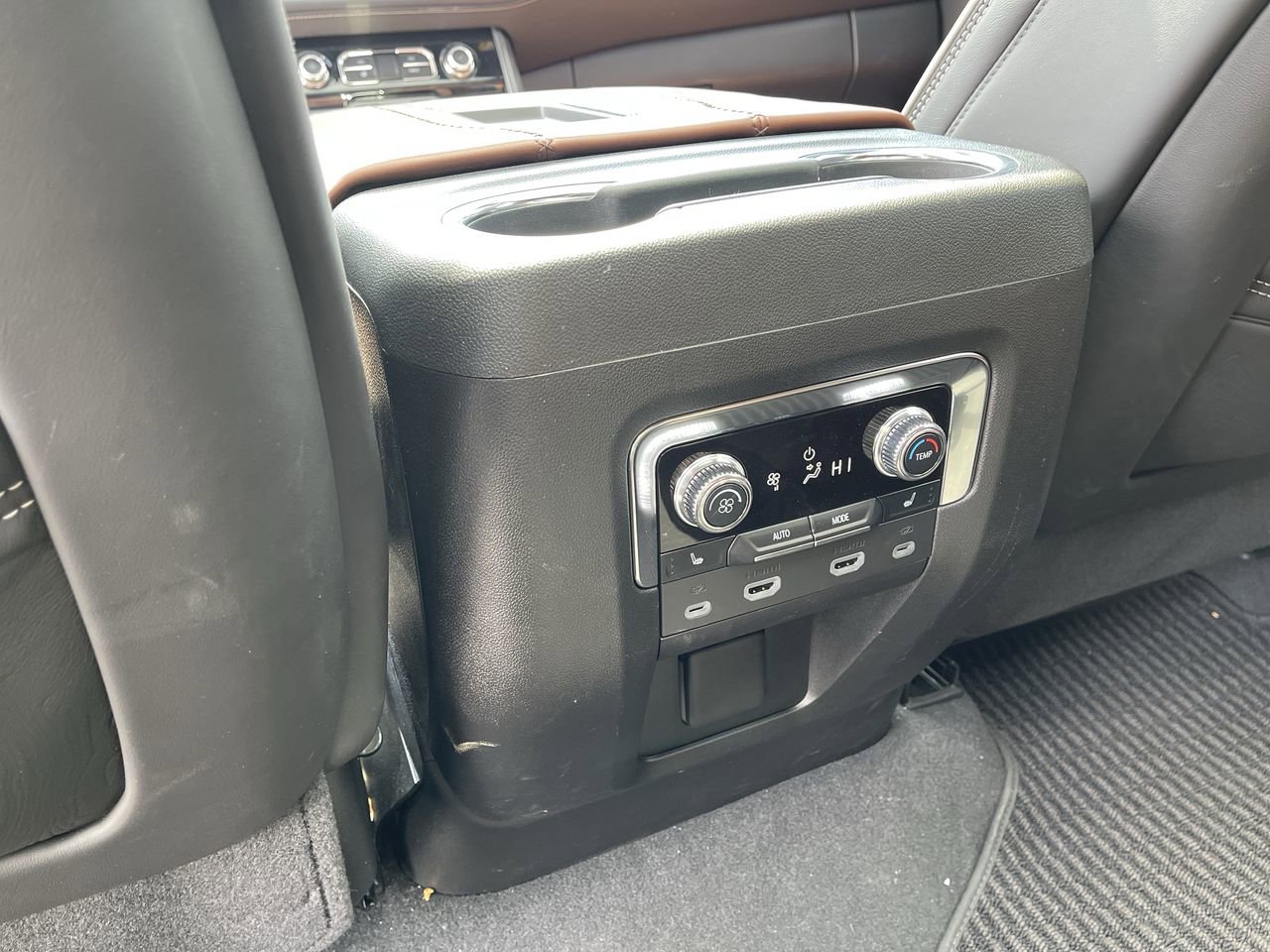 2024 GMC Yukon Denali Ultimate - Photo 22