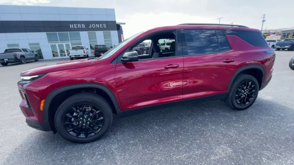 Used 2024 Chevrolet Traverse LT SUV