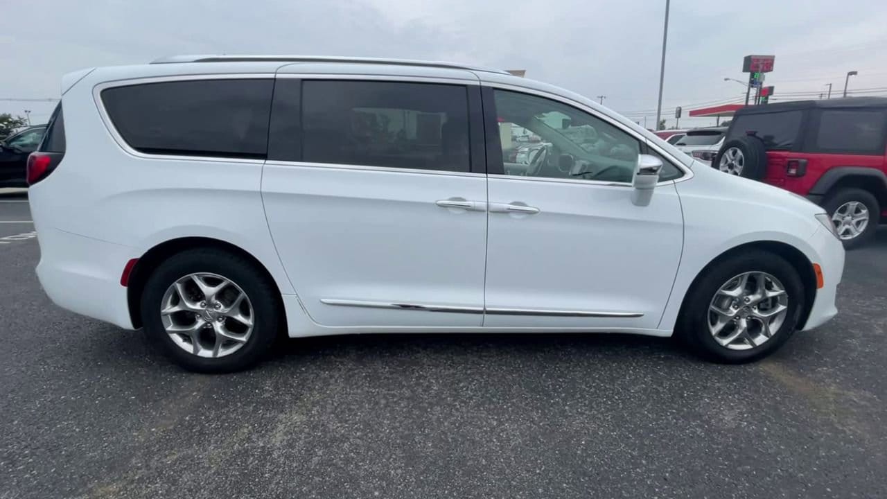 Used 2018 Chrysler Pacifica Limited with VIN 2C4RC1GG5JR272395 for sale in Elizabethtown, KY