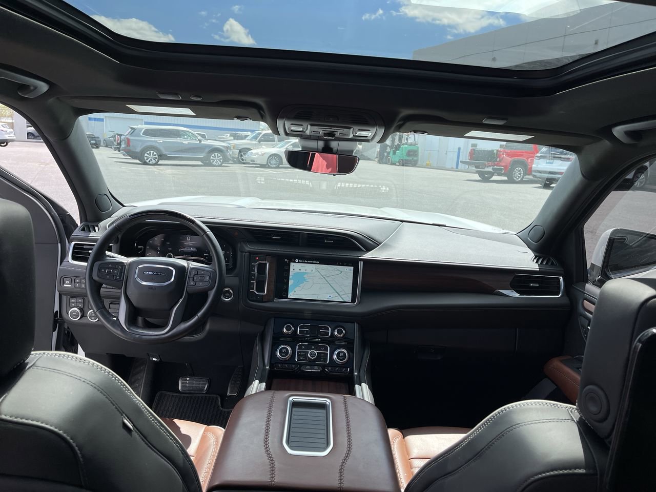 2024 GMC Yukon Denali Ultimate - Photo 21