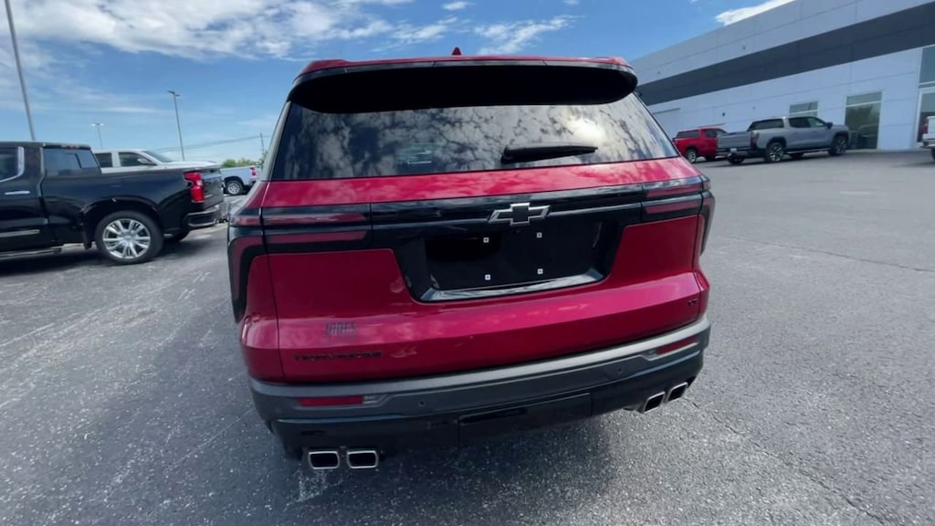 Used 2024 Chevrolet Traverse LT SUV