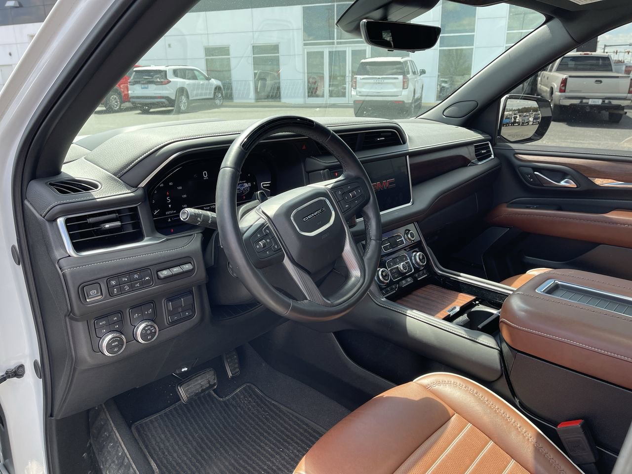 2024 GMC Yukon Denali Ultimate - Photo 10