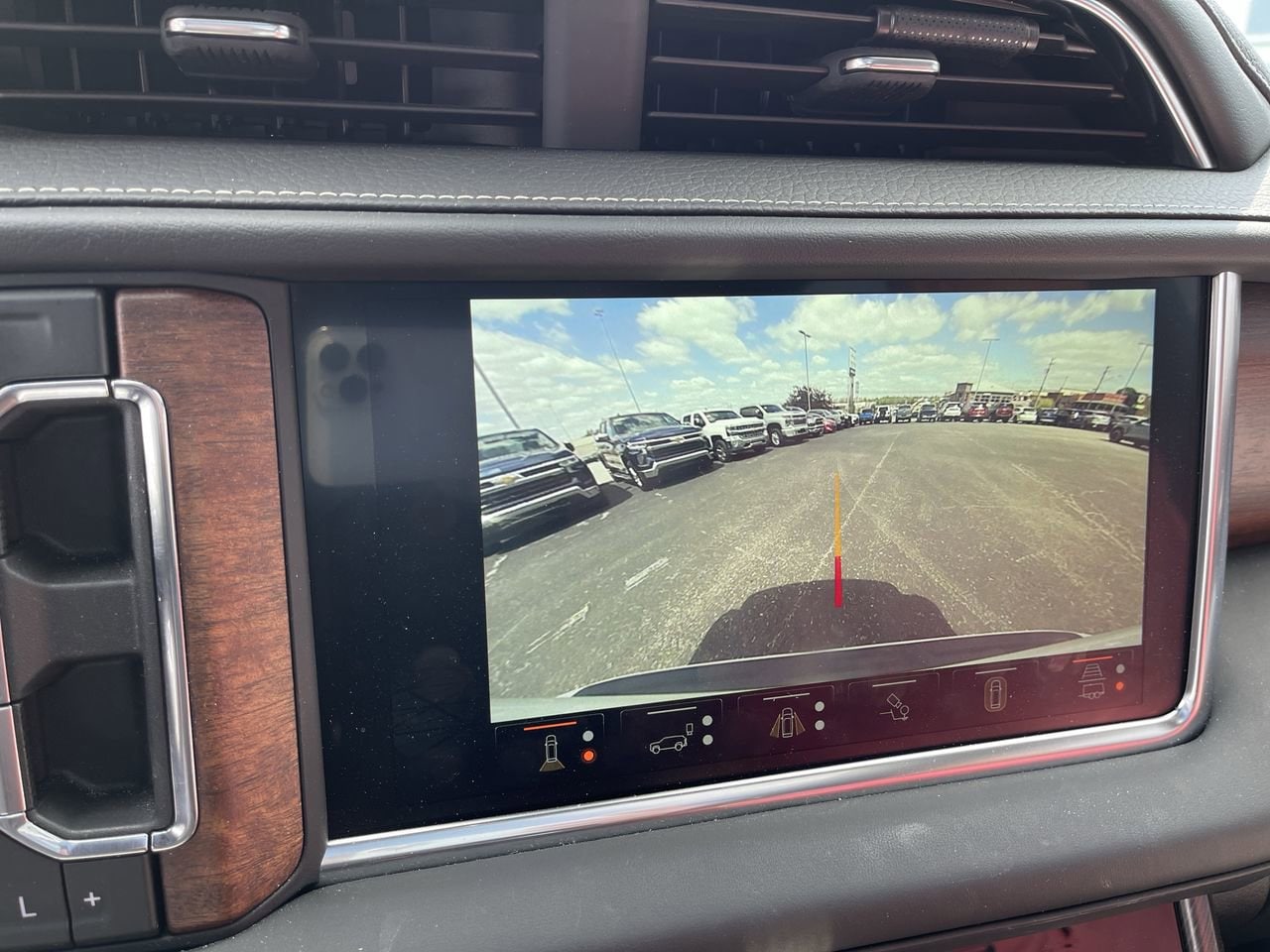2024 GMC Yukon Denali Ultimate - Photo 15