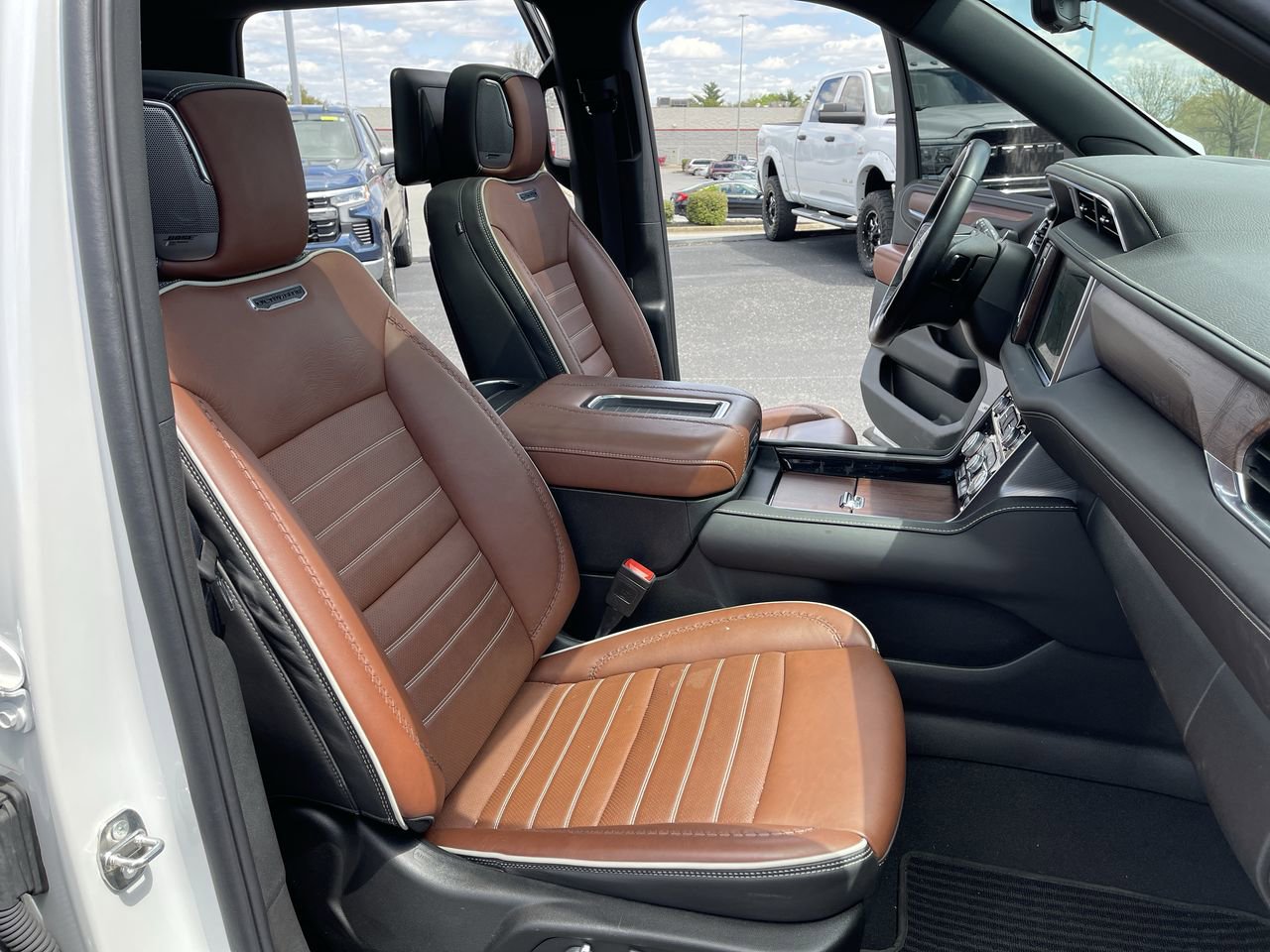 2024 GMC Yukon Denali Ultimate - Photo 29