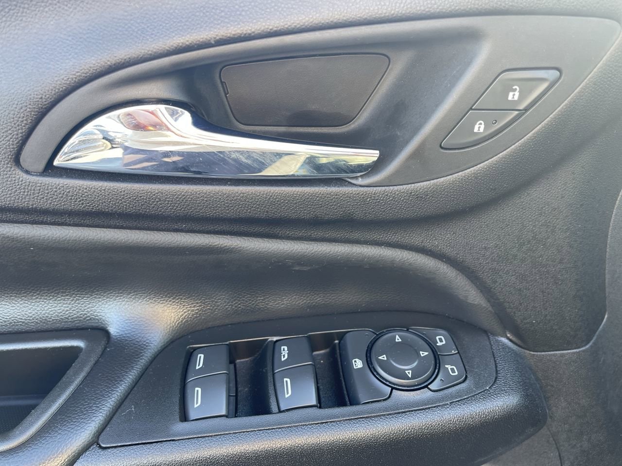 2023 Chevrolet Equinox LT - Photo 22