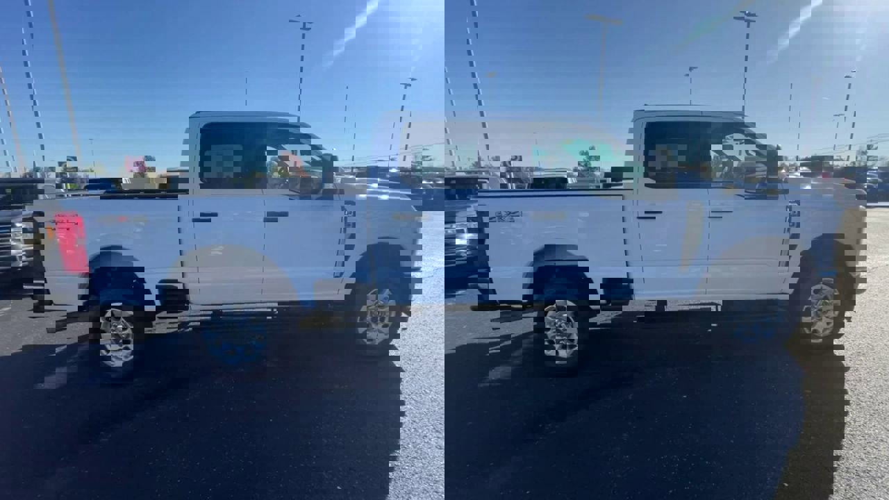 2024 Ford F-250 XLT photo 2