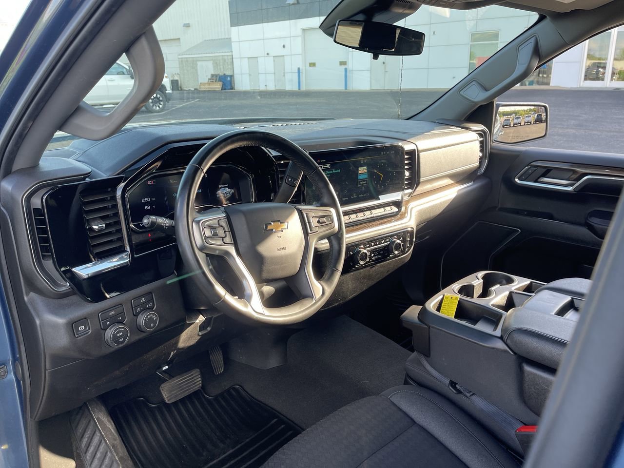 2024 Chevrolet Silverado 1500 LT - Photo 10
