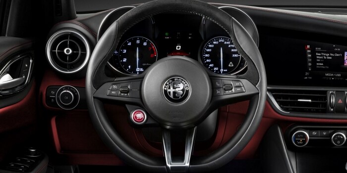 2017-Alfa-Romeo-Giulia-Quadrifoglio-Interior-Steering-Wheel (700x350).jpg