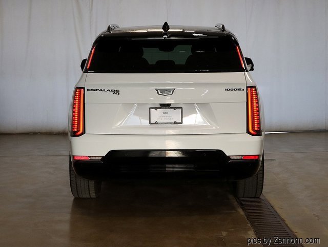 2025 Cadillac Escalade IQ Sport photo 2