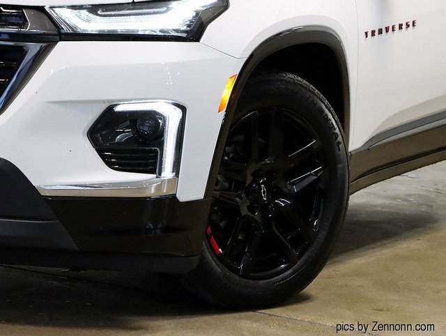 2023 Chevrolet Traverse Premier photo 2