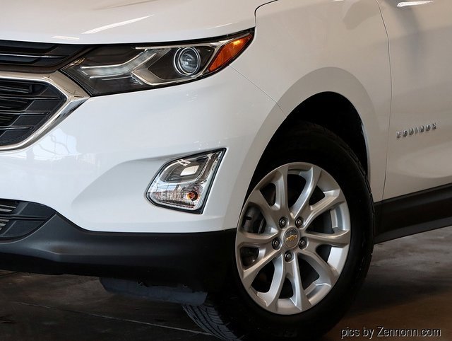 2019 Chevrolet Equinox LT photo 2