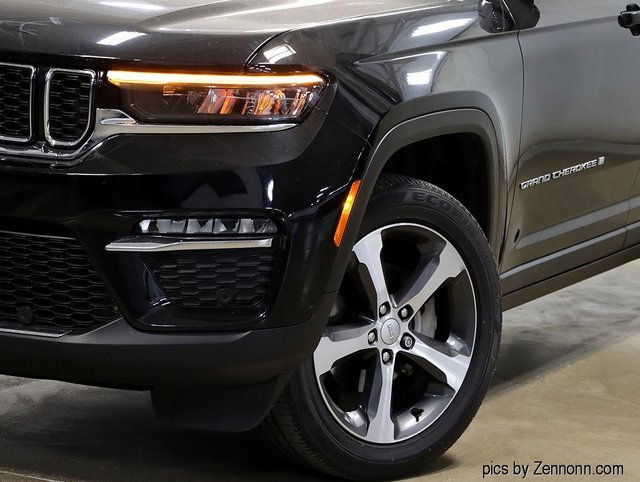 2024 Jeep Grand Cherokee Limited photo 3