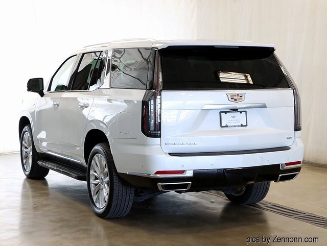 2025 Cadillac Escalade Luxury photo 2