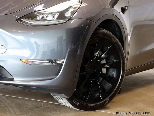 2023 Tesla Model Y Long Range photo 3