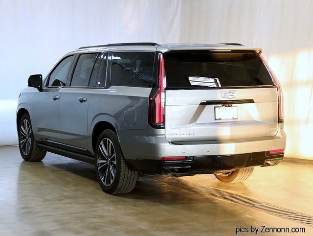 2025 Cadillac Escalade ESV Sport photo 3