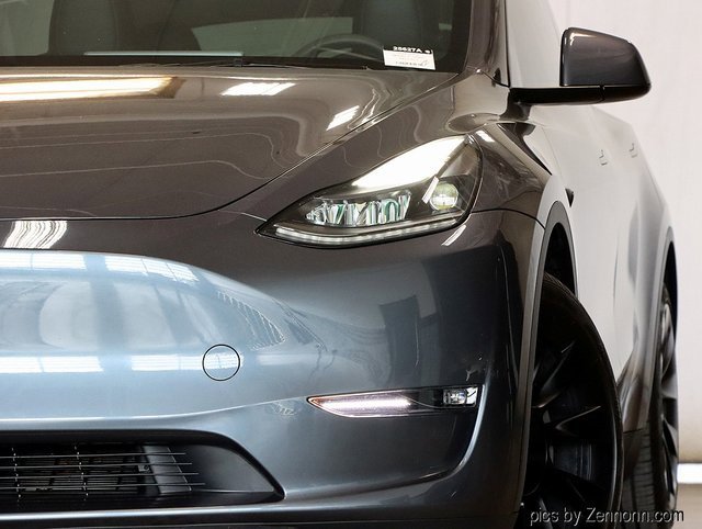 2023 Tesla Model Y Long Range photo 4